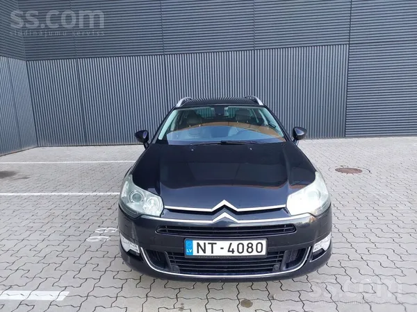 Pārdodu uzticamu un koptu Citroën C5 labā tehniskā stāvoklī. Auto ikdienā br