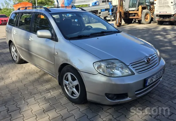 Toyota Pārdodu uzticamu auto ar mazu degvielas patēriņu. 