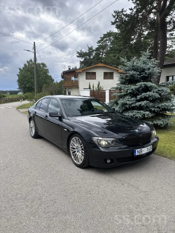 Pārdodu BMW 730d E65 Facelift ar ļoti bagātu komplektāciju. 
Melna virsbūve
Melns ādas salons
Jaudīgs un ekonomisks 3.0 dī ...
