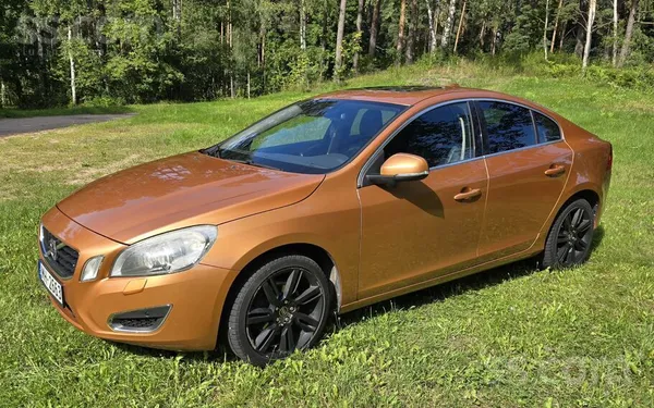 Volvo Pārdošanā Volvo S60 ar 2.0d dzīnēju (5 cilindri) u
