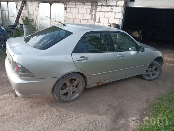 Lexus IS