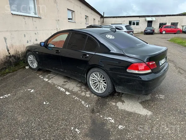 BMW 745