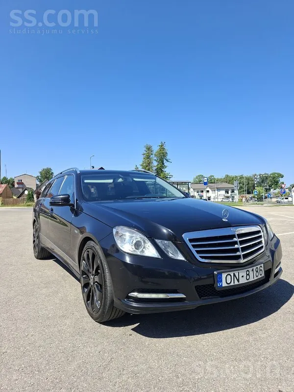 Mercedes 2.2 dīzelis. 