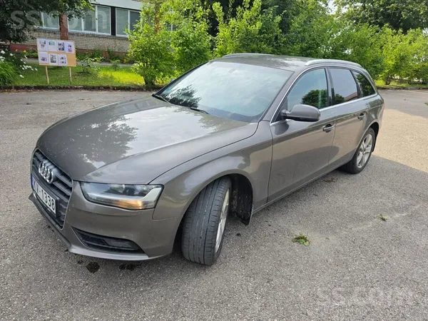 Audi Audi a4 sēdies brauc. Nauda auto netika žēlota. Uz