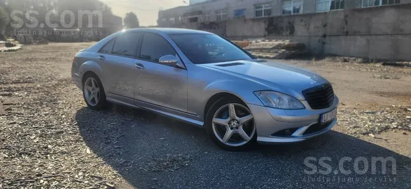 Mercedes Mersedes bez Rusas var parliecinaties klatiene vis
