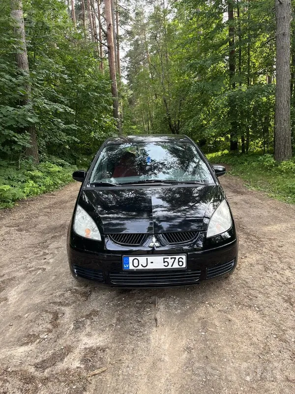 Pārdodu Mitsubishi Colt ar 1.3 benzīna dzinēju un manuālo ātrumkārbu. Ekanom