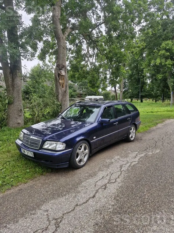 Mercedes Pardodu diezgan retu mersiti. V6 motors, gandrīz 2