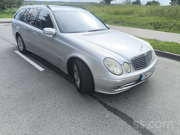 Mercedes Pārdod Mercedes. Labā stāvoklī, pirms gada ieradās