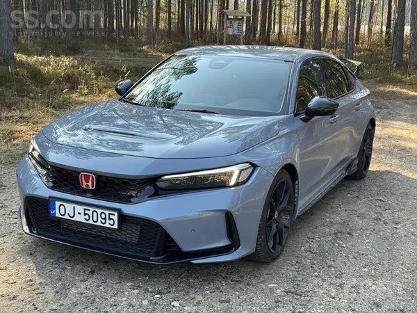 Jauna Honda Civic Type R Fl5 pelēkā krāsā (Sonic Grey Pearl) ar nelielu 4 10