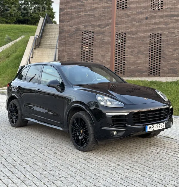 Porsche Cayenne - 1