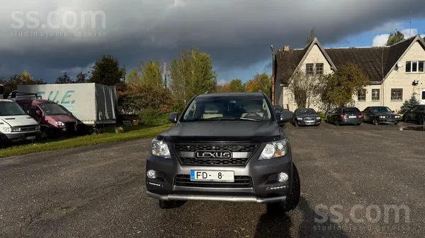 Lexus Pardod Lx570, ļoti labā stāvoklī. Aplīmēts ar pusm