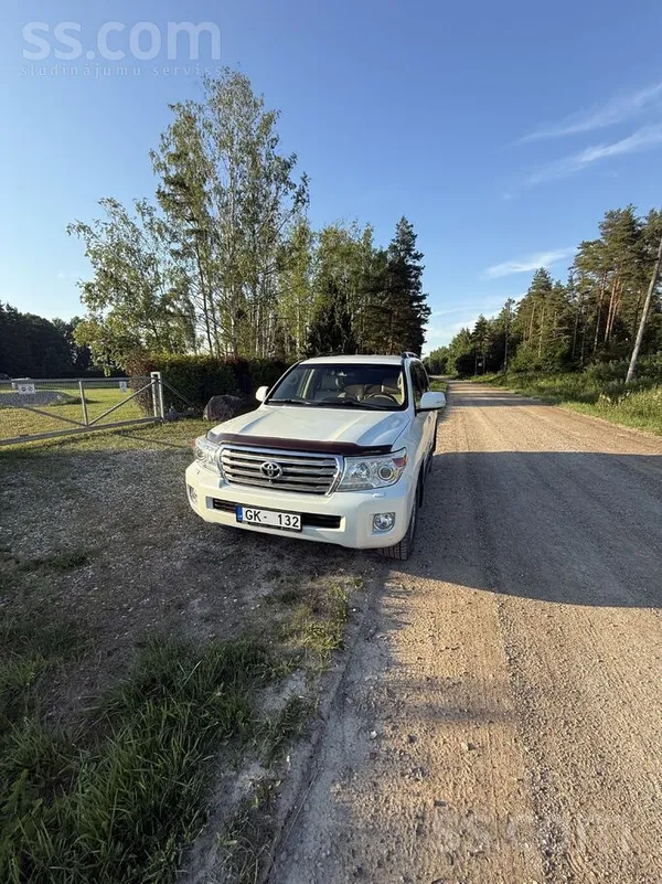 Tiek pardots Land Cruiser 200