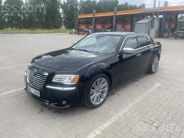 Sakarā ar jauna auto iegādi, tirgoju Lancia Thema Platinum versija. 300hp, j