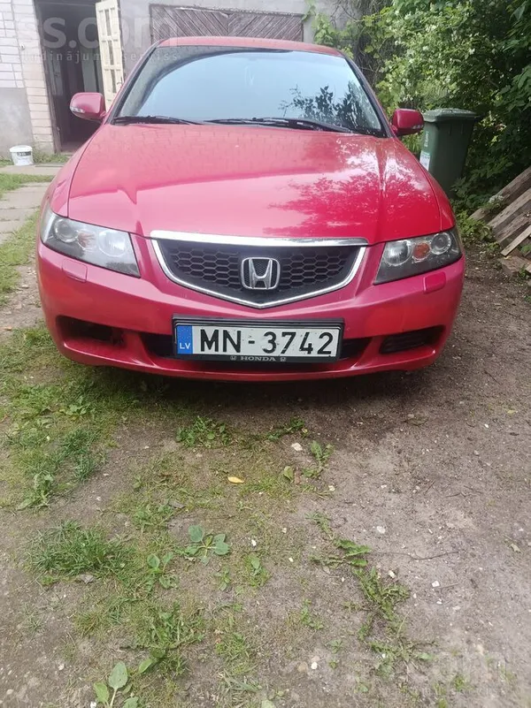Honda Pārdodu labu darba zirdziņu. ir defektiņi-rusa, ka