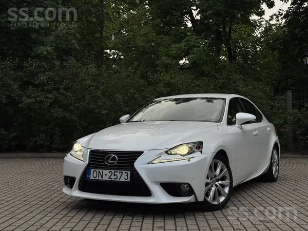 Lexus IS