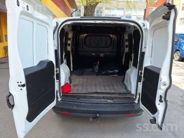 Opel Uzņēmums pārdod :Opel Combo Van bulciņvāģis bez ek