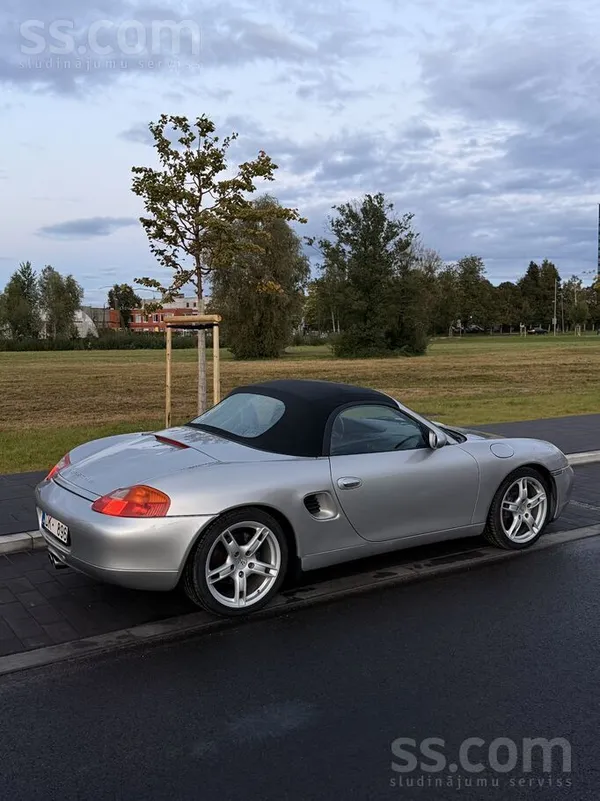 Labi kopts Porsche Boxster (986).
Ziemā nav braukts, glabāts garāžā. Teh