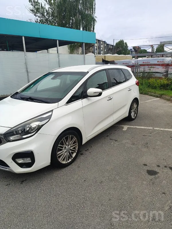 KIA Carens