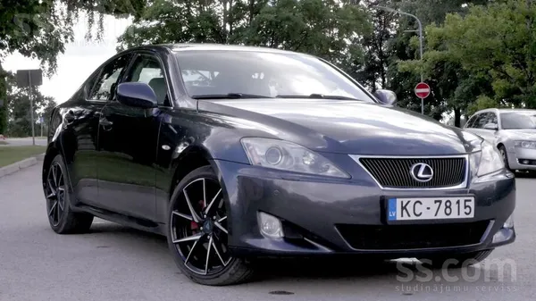 Lexus IS