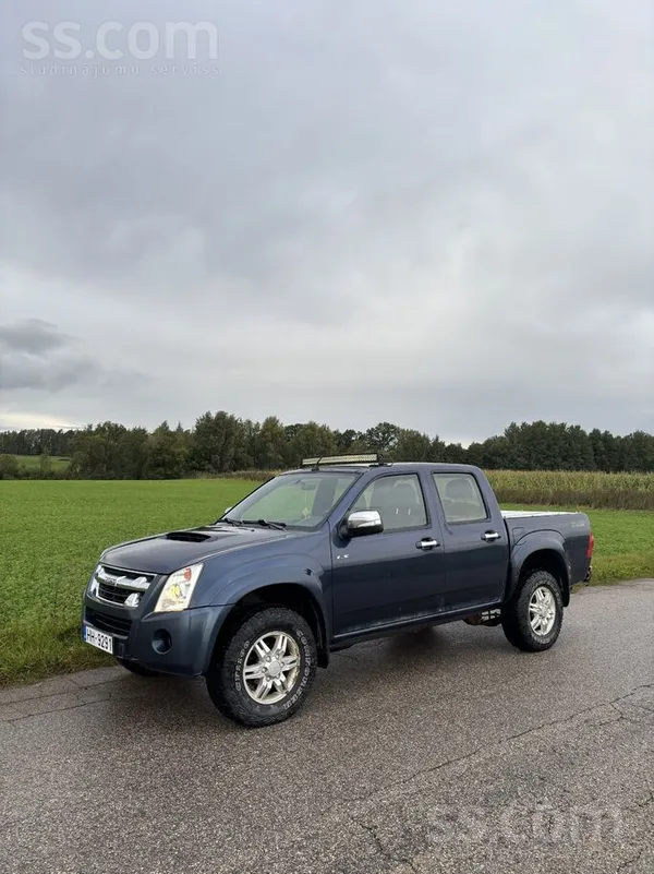 Pārdodu uzticamu un praktisku Isuzu D-Max ar 2.5tdi. Auto nav lauzts pa celm