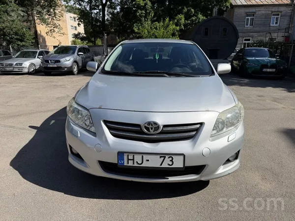 Toyota Ļoti ekonomisks auto, jauni bremžu diski un kluči.