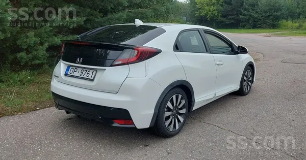 Honda Honda Civic 5D pērles baltā krāsā, labā tehniskā u
