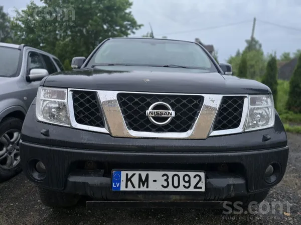 Nissan Pārdodas Navara ar bagāžnieka vāku. Brauc labi, ja