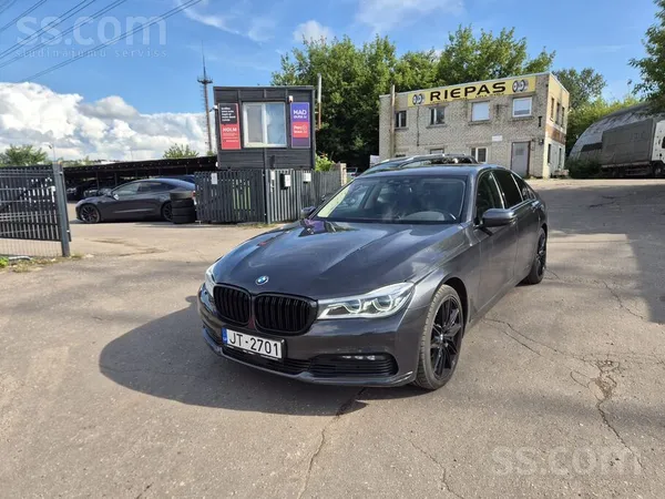 BMW 740