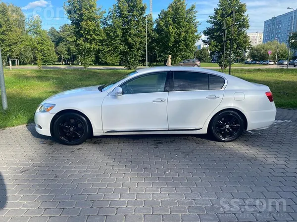 Lexus Regulāri pieskatīts auto - apkopts un apkalpots sa
