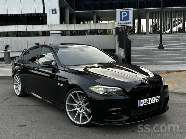 BMW Продаю BMW с оригинальным M пакетом, который можно
