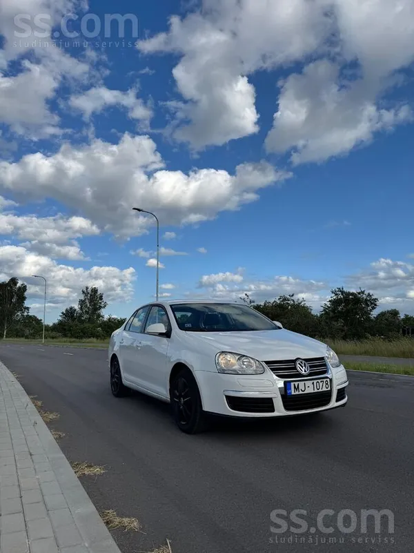 Sakarā ar jaunas mašīnas iegādi pārdodam tehniski idealā stāvoklī mūsu Jettu ar 90kw motora jaudu, labi saglabājušos salonu, ...