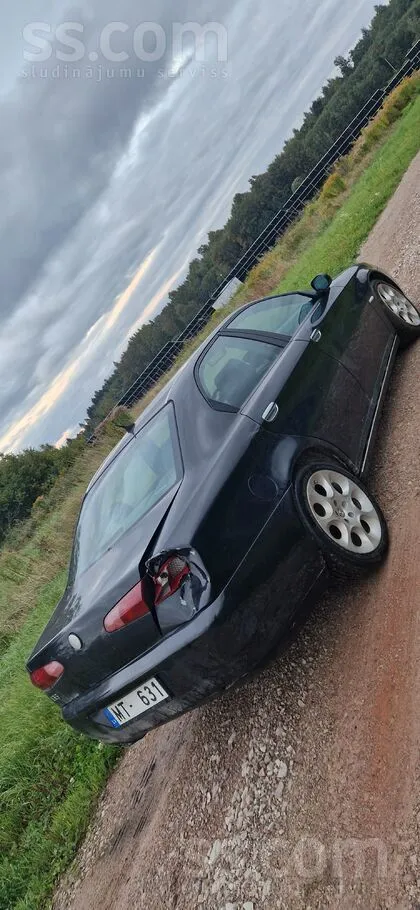 Alfa-Romeo Velos pardot uz detaļam šo verķi, iet zvērā, bus b