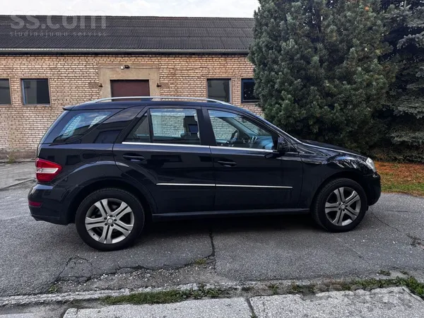 Mercedes Pārdodu Mercedes-Benz Ml350 ar 3.5 litru (Benzīns)
