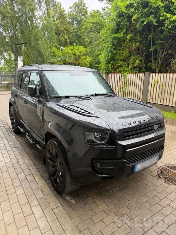 Land Rover Defender 110 SE / Urban Automotive UK / Full Black / Pneimo / Pvn