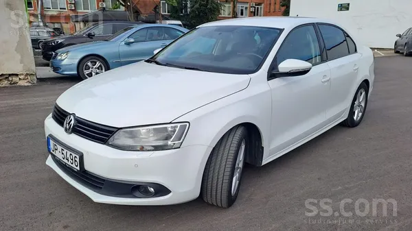 Volkswagen SIA pārdod VW Jetta, izlaiduma gads 2014, dzinējs 