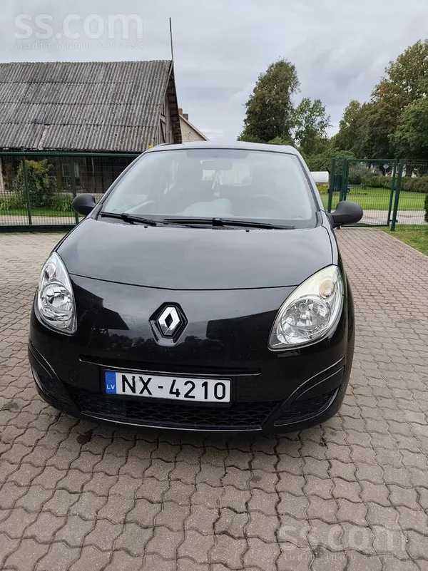 Renault Pārdošana labs mazs ekonomisks auto. Viss darbojas