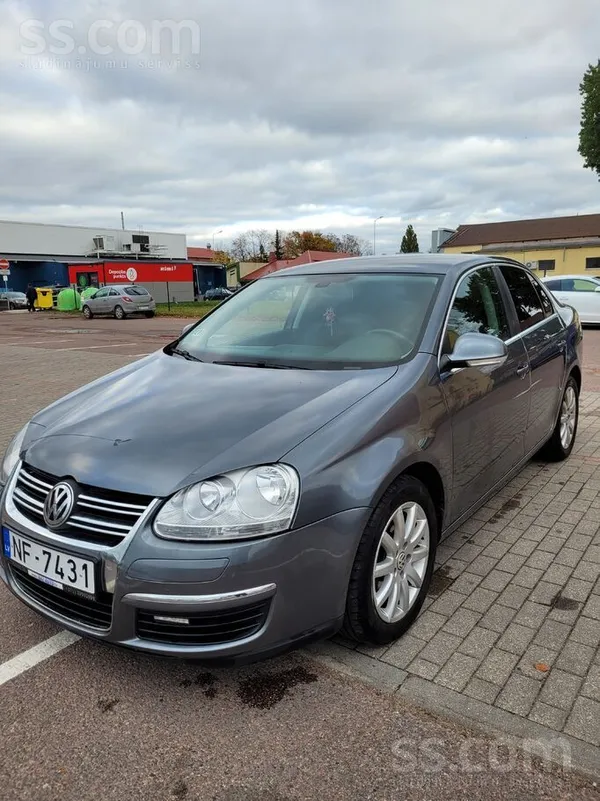 Volkswagen Jetta 2010, 1.6D dīzelis, Manuāls, Sedans, Pelēks — Latvijā