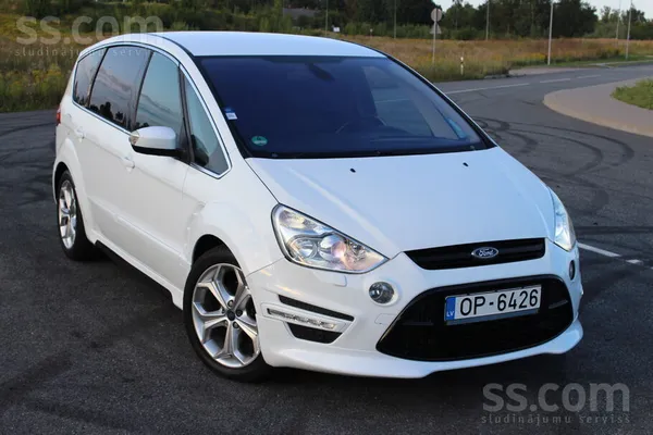 Ford Tikko no Vācijas siltās puses Ford S-Max Titanium.