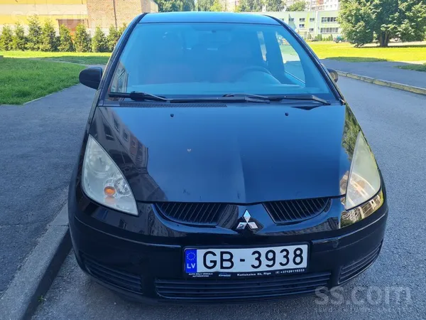 Sakarā ar jauna auto iegādi, tiek pārdots Mitsubishi Colt, kas ir normālā te