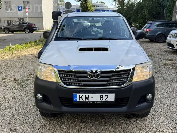 Toyota Продам надежный авто. Все обслужено, все работает.