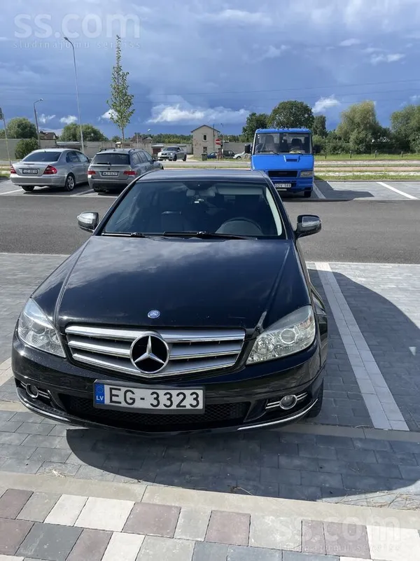 Продаю Mercedes Benz C320 Elegance, автомобиль в хорошем состоянии, внешнее