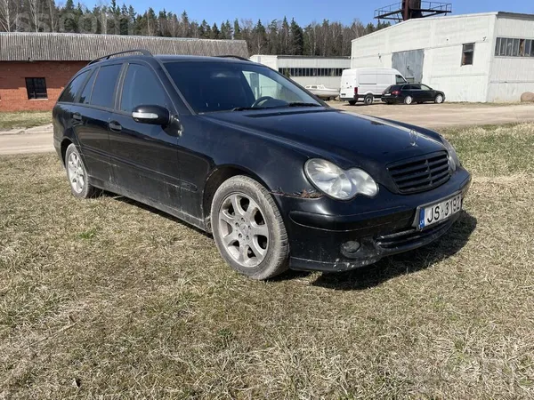 Bez TA. 
Pārdošanā C klases mersis, 2.2cdi, automāts. 
Rezerves daļās vai
