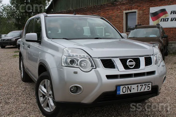 Nissan Авто в отличном состоянии , новый ТО на год .Твёрд