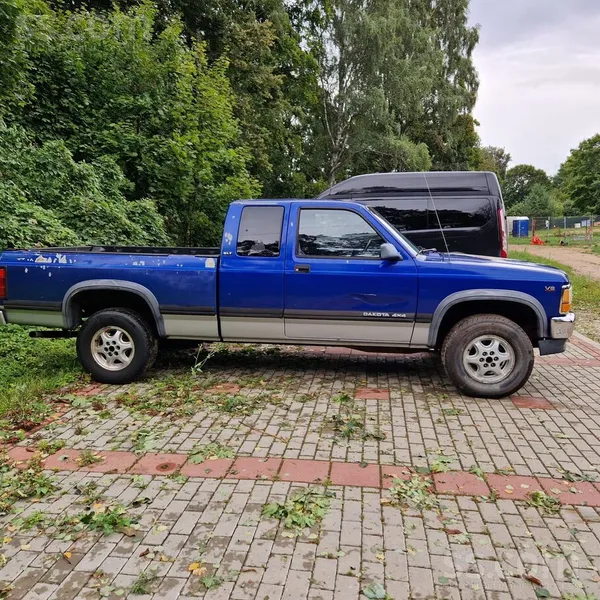 Dodge Atvests no Asv. Retā versija: V8 ar mehānisko pārn