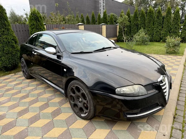 Alfa-Romeo Машина в хорошем состоянии. Очень резвая и экономн