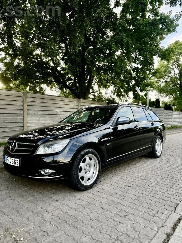 Pārdodu ļoti labi saglabājušos Mercedes C320, 2008 gada sākuma izlaidums.