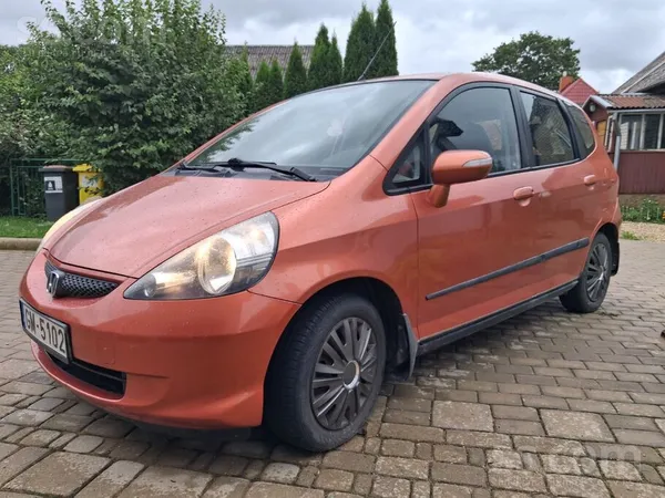 Honda Tirgojas ekanomisks pilsētas auto. TA lidz 2027 g.