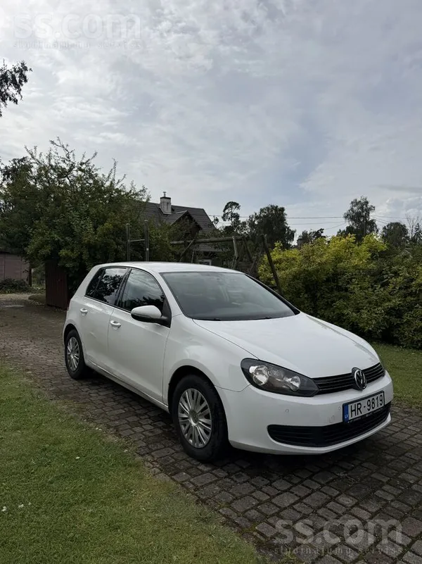 Volkswagen Pārdod ekonomisku un kompaktu Volkswagen Golf 6 ar