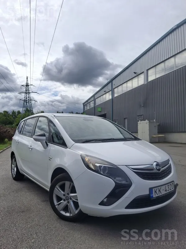 Opel Uzņēmums pārdod Opel Zafira Tourer 1.4 Turbo (103 