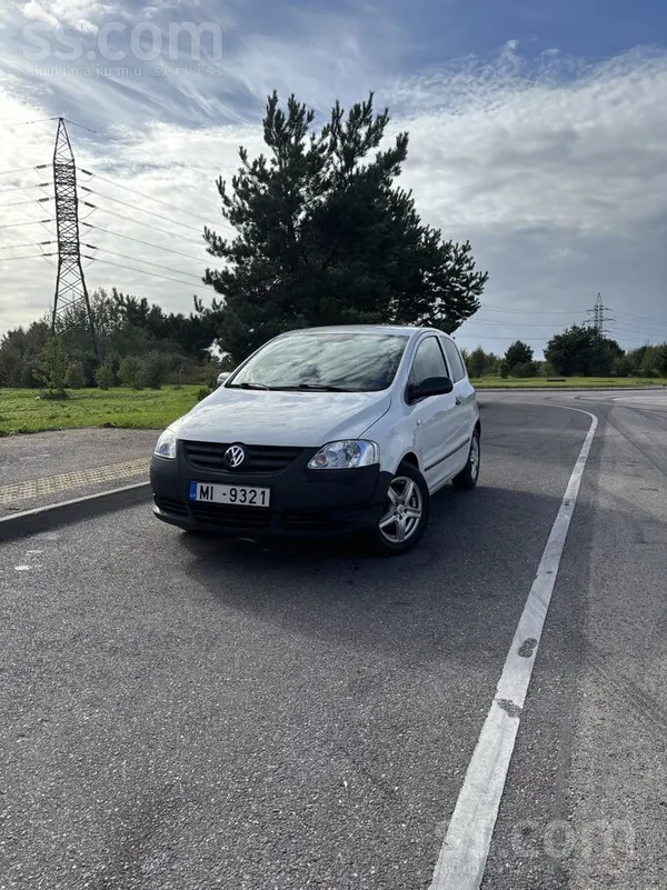 Volkswagen Fox 2009, 1.4D dīzelis, Manuāls, Hečbeks, Balts — Latvijā